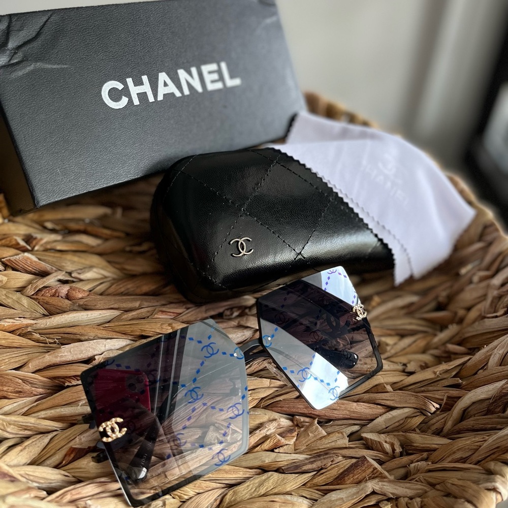 Woman sunglasses